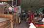 HOI AN. Il mercato dell'abbiagliamento in D Tran Phu