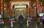 HUE'. Palazzo dell'Armonia Suprema: sala interna e trono imperiale