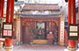 HANOI. Un altare nel patio del tempio di Bach Ma
