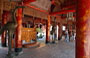 HANOI. Van Mieu - sala interna del tempio Bai Duong: in primo piano le fenici
