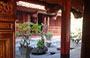 HANOI. Van Mieu: il suggestivo patio fra le due costruzioni del tempio Bai Duong