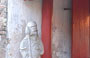 HANOI. Una statua a protezione del cancello posteriore del Tempio di Van Mieu prima di accedere al Santuario Khai Tanh 