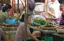 HANOI. Un'anziana ortolana al mercato di Pho Gia Ngu
