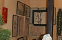 HANOI. Un gradevole angolo al piano terra della casa-museo al n. 87 di Pho Ma May con bei disegni a china