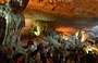 BAIA DI HALONG. Grotta Hang Sung Sot: lo sguardo si perde nell'immensità di questa sala