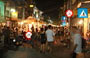 HANOI. Un mercato notturno nelle vie del Quartiere Vecchio