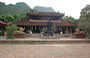 PAGODA DEI PROFUMI. La Pagoda che Porta in Paradiso è circondata da monti ed ubicata in posizione appartata