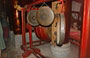 HOA LU. Tempio Dinh Tien Hoang: il gong