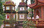 HANOI. Pagoda di Tran Quoc - Corte degli Stupa: ideogrammi rappresentati sulle facce degli stupa