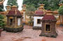 HANOI. Pagoda di Tran Quoc: il giardino è disseminato di monumenti funebri dedicati a monaci